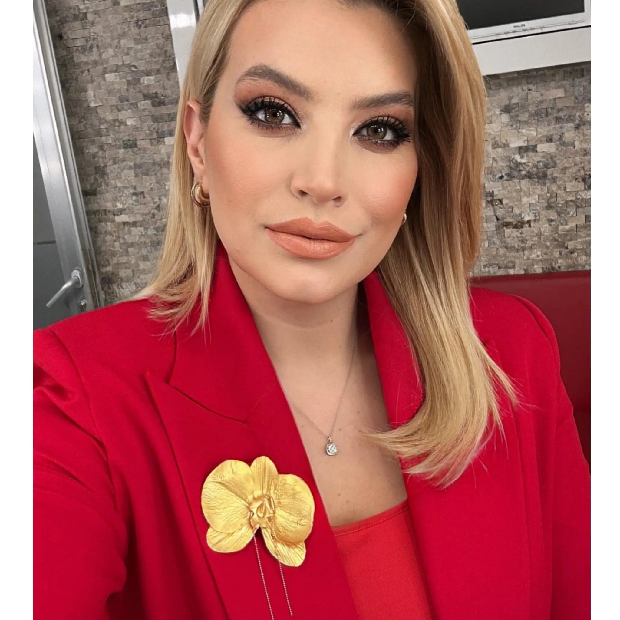 Golden Orchid Cascade  - Artisan Couture  Broş  | JAYA